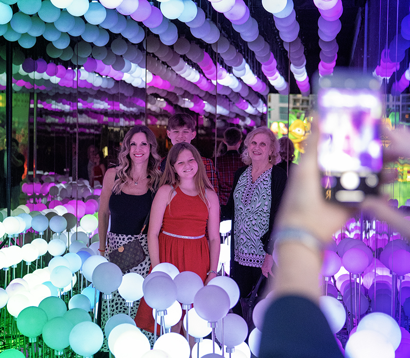 Imagenerium reflective mirror tunnel