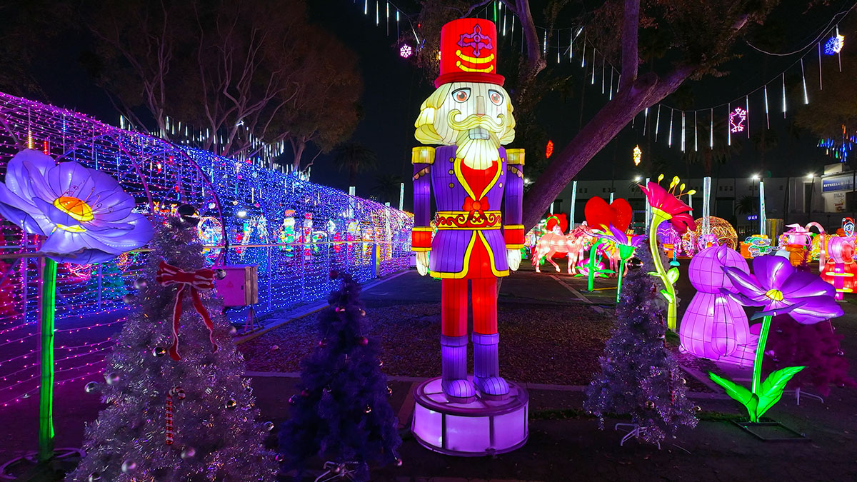 Nutcracker with Light Tunnel